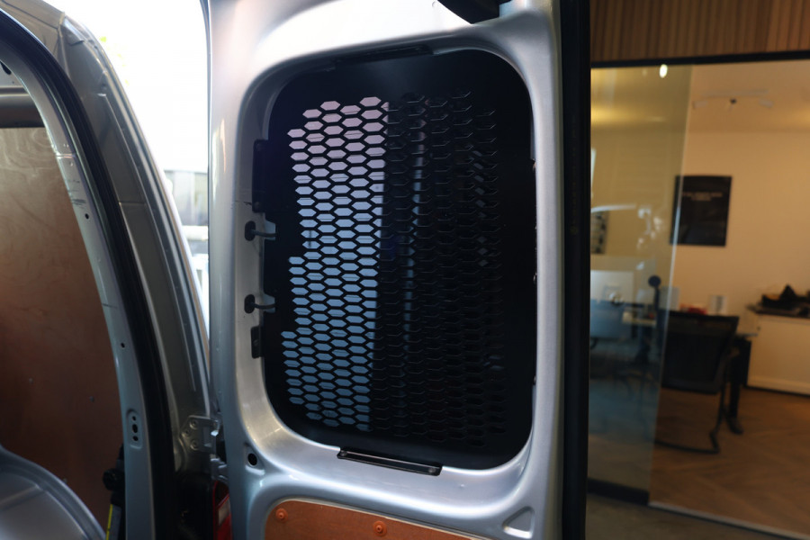 Volkswagen Caddy 2.0 TDI 185 PK DSG R-Line | Camera | CarPlay | Alarm | ACC | Lane Assist | Trekhaak | Navigatie | PDC | DAB | Nieuwe APK | NAP Logisch