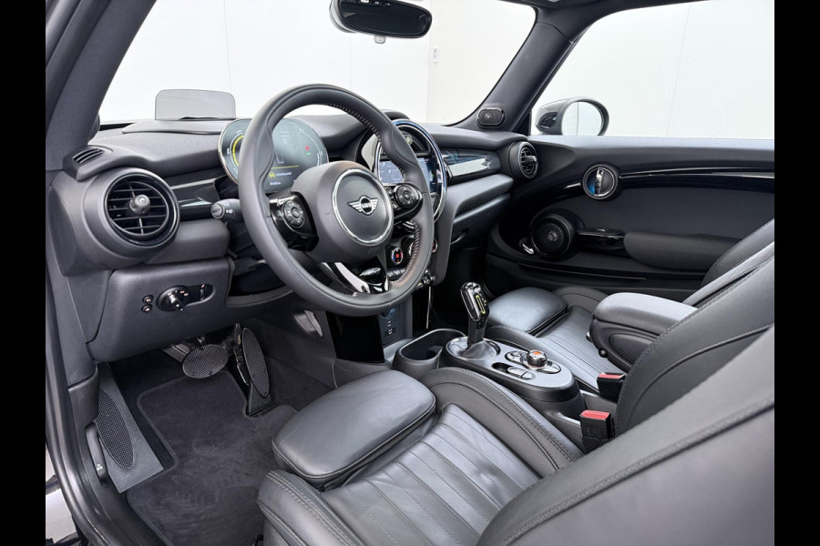 MINI Electric Yours 33 kWh SOH 100% | SUPER COMPLEET UITGEVOERD| PANO | HARMAN KARDON | STOELVERWARMING| HEAD-UP DISPLAY| ACHTERUITRIJCAMERA|