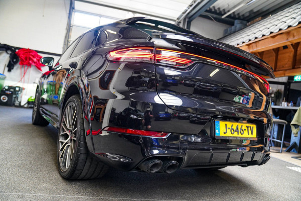 Porsche Cayenne Coupé 3.0 E-Hybrid | Softclose | Luchtvering | Bose | Panorama