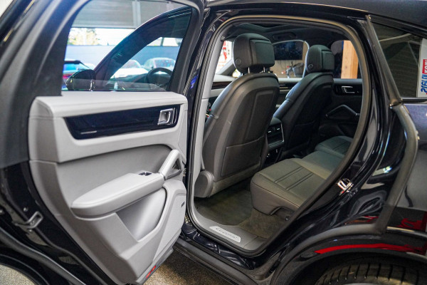 Porsche Cayenne Coupé 3.0 E-Hybrid | Softclose | Luchtvering | Bose | Panorama