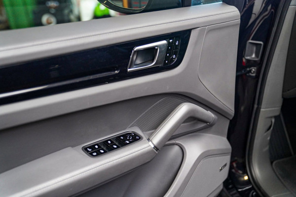 Porsche Cayenne Coupé 3.0 E-Hybrid | Softclose | Luchtvering | Bose | Panorama