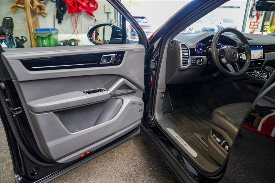 Porsche Cayenne Coupé 3.0 E-Hybrid | Softclose | Luchtvering | Bose | Panorama