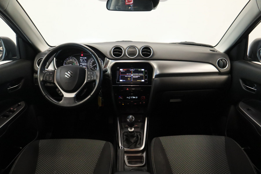 Suzuki Vitara 1.4 Boosterjet Style Smart Hybrid Navigatie Full-led Trekhaak * Hemelvaartsdag geopend van 12:00 tot 17:00u *