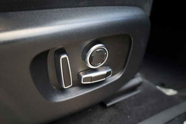 Land Rover Range Rover Evoque 1.5 P300e AWD R-Dynamic HSE | BTW | PANO | MEMORY | HUD | STOEL/STUURVERW | LEDER | CARPLAY | DODE HOEK |