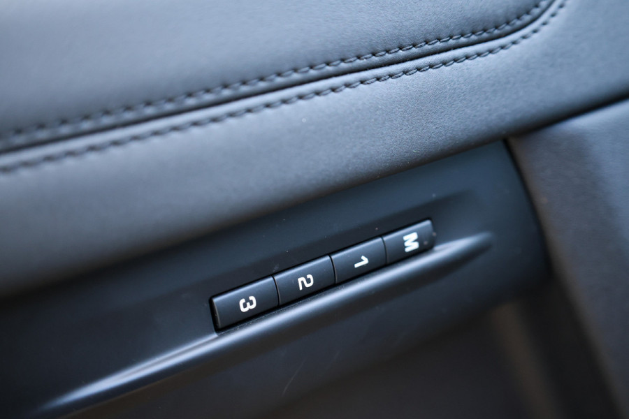 Land Rover Range Rover Evoque 1.5 P300e AWD R-Dynamic HSE | BTW | PANO | MEMORY | HUD | STOEL/STUURVERW | LEDER | CARPLAY | DODE HOEK |