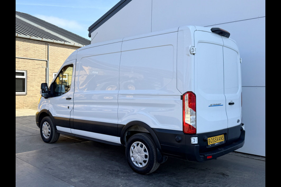 Ford E-Transit 68kWh 184PK L2H2 317km WLTP 94,9% (SOH) BEV Snelladen Cruise control Climate control Carplay Navigatie Laadkabel Parkeersensoren
