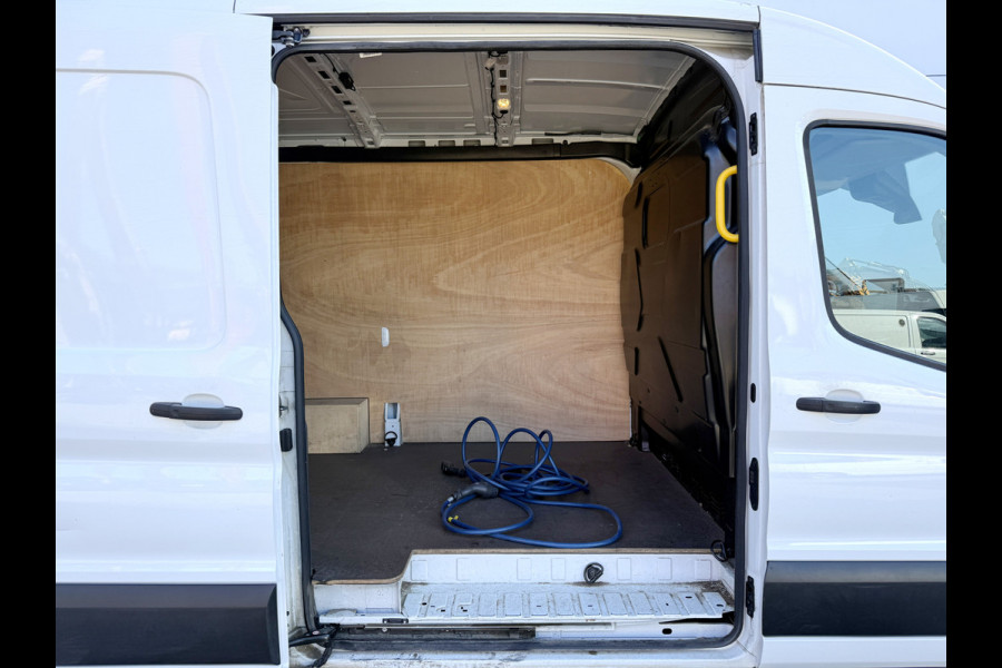 Ford E-Transit 68kWh 184PK L2H2 317km WLTP 94,9% (SOH) BEV Snelladen Cruise control Climate control Carplay Navigatie Laadkabel Parkeersensoren