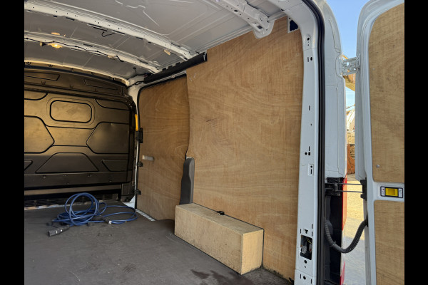 Ford E-Transit 68kWh 184PK L2H2 317km WLTP 94,9% (SOH) BEV Snelladen Cruise control Climate control Carplay Navigatie Laadkabel Parkeersensoren