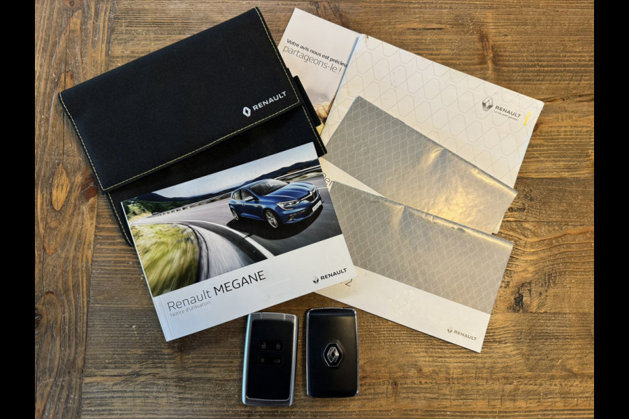 Renault Mégane 1.3 TCe Bose Automaat Camera Clima Apple / Android Carplay Panorama All-Season banden