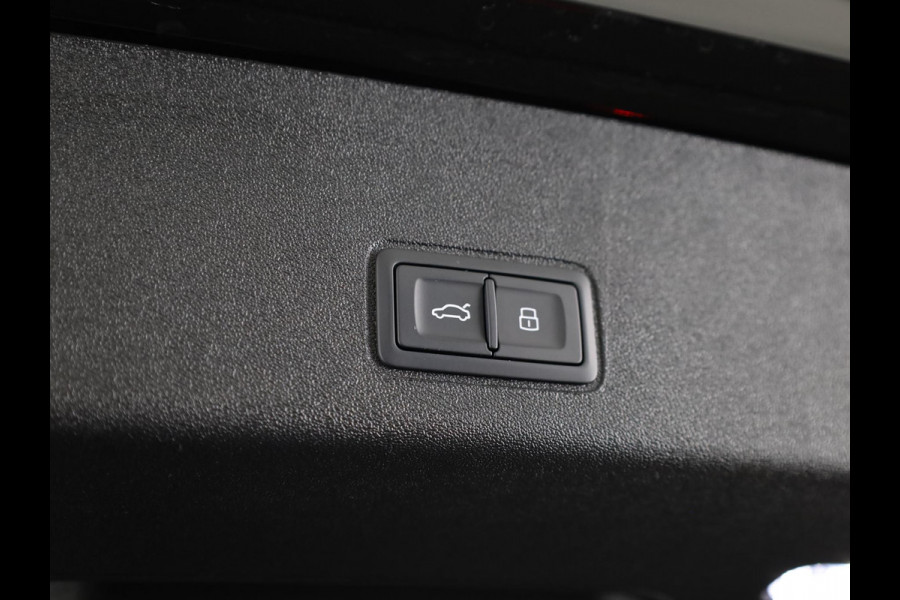 Audi Q3 Advanced edition e-hybrid 272 pk | Techniekpakket plus | Ambiente lichtpakket | Privacy glas | 18'' LM zwart |