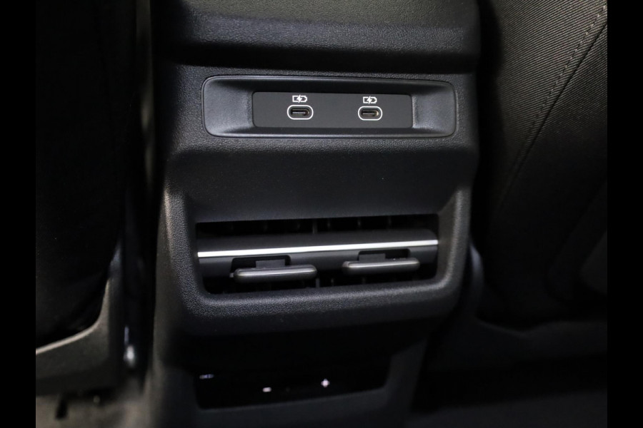 Audi Q3 Advanced edition e-hybrid 272 pk | Techniekpakket plus | Ambiente lichtpakket | Privacy glas | 18'' LM zwart |