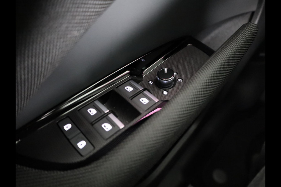 Audi Q3 Advanced edition e-hybrid 272 pk | Techniekpakket plus | Ambiente lichtpakket | Privacy glas | 18'' LM zwart |