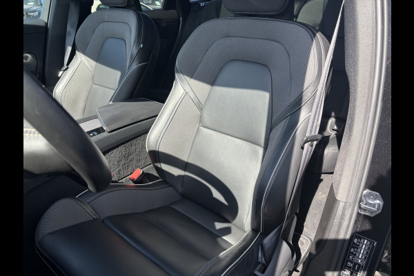 Volvo XC60 2.0 T8 Plug-in hybrid AWD R-Design | Luchtvering | Zwenkbare trekhaak | Panorama dak | Memory | Adaptieve cruise |