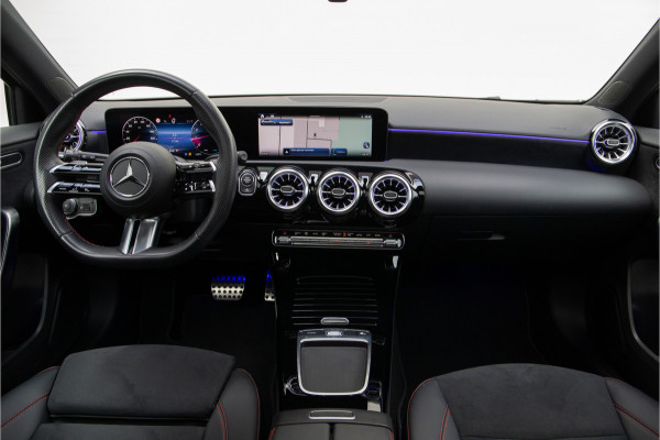 Mercedes-Benz A-Klasse 180 AMG Nightpakket, Pano, Widescreen, Sfeerverlichting 19"