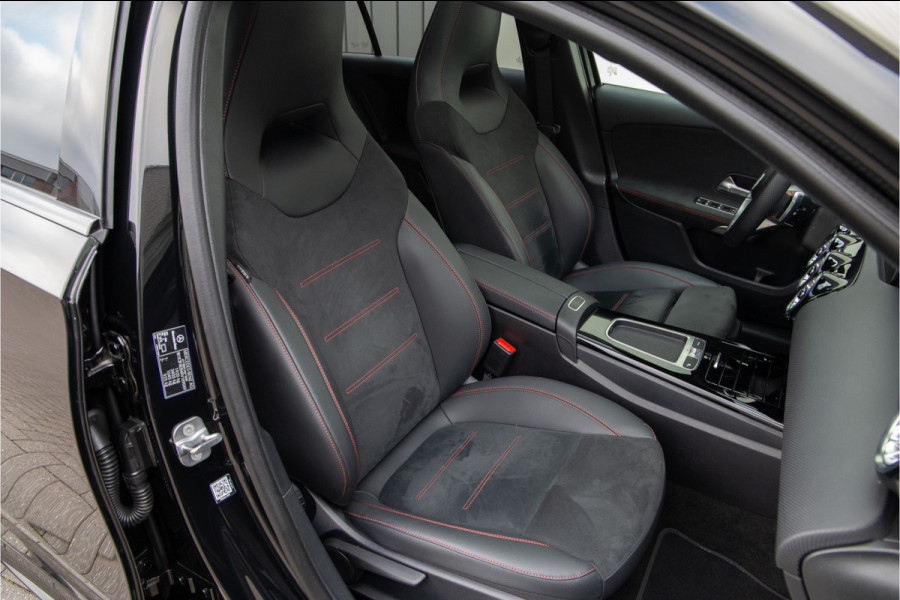 Mercedes-Benz A-Klasse 180 AMG Nightpakket, Pano, Widescreen, Sfeerverlichting 19"