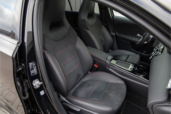 Mercedes-Benz A-Klasse 180 AMG Nightpakket, Pano, Widescreen, Sfeerverlichting 19"