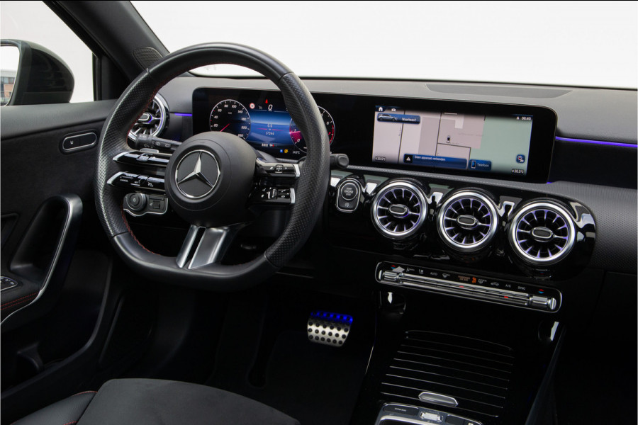 Mercedes-Benz A-Klasse 180 AMG Nightpakket, Pano, Widescreen, Sfeerverlichting 19"