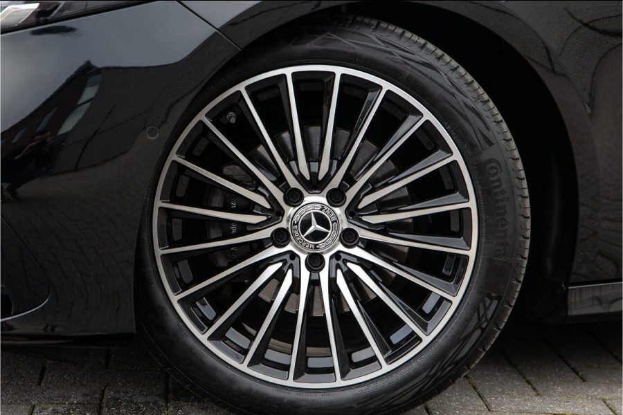 Mercedes-Benz A-Klasse 180 AMG Nightpakket, Pano, Widescreen, Sfeerverlichting 19"