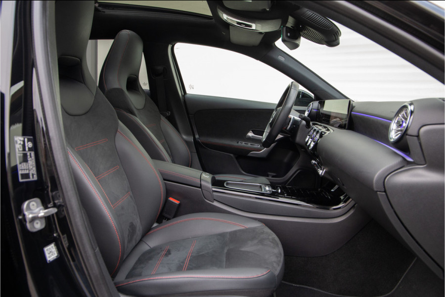 Mercedes-Benz A-Klasse 180 AMG Nightpakket, Pano, Widescreen, Sfeerverlichting 19"
