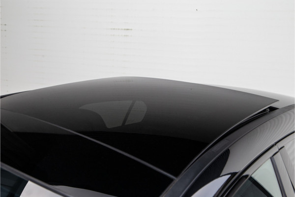 Mercedes-Benz A-Klasse 180 AMG Nightpakket, Pano, Widescreen, Sfeerverlichting 19"