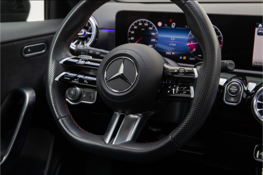 Mercedes-Benz A-Klasse 180 AMG Nightpakket, Pano, Widescreen, Sfeerverlichting 19"