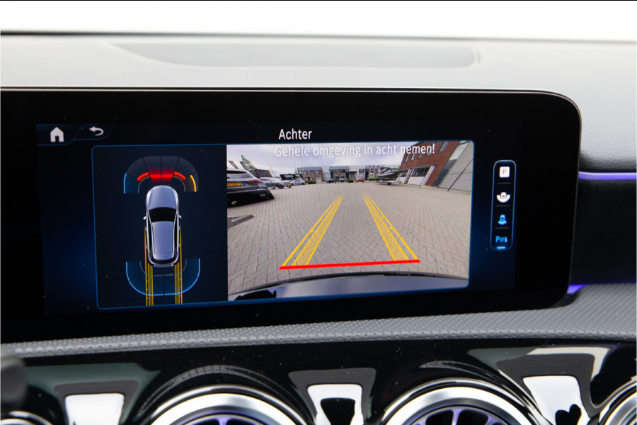 Mercedes-Benz A-Klasse 180 AMG Nightpakket, Pano, Widescreen, Sfeerverlichting 19"