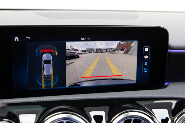 Mercedes-Benz A-Klasse 180 AMG Nightpakket, Pano, Widescreen, Sfeerverlichting 19"