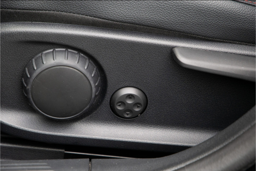 Mercedes-Benz A-Klasse 180 AMG Nightpakket, Pano, Widescreen, Sfeerverlichting 19"