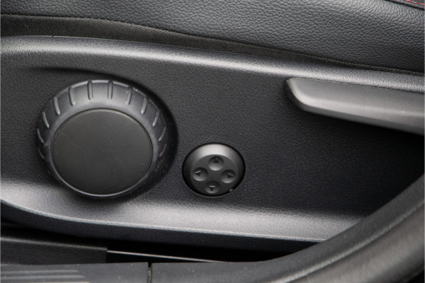 Mercedes-Benz A-Klasse 180 AMG Nightpakket, Pano, Widescreen, Sfeerverlichting 19"