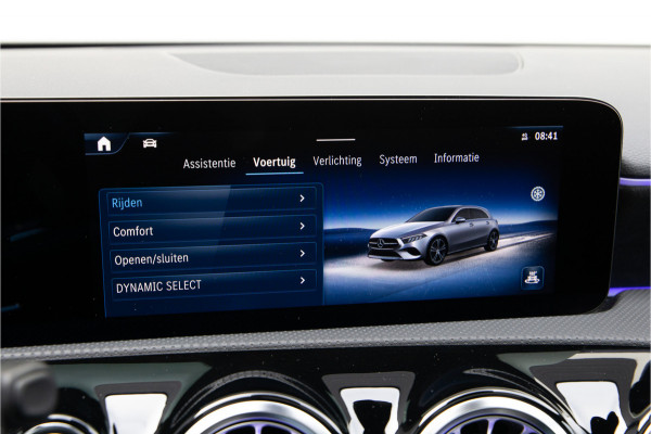 Mercedes-Benz A-Klasse 180 AMG Nightpakket, Pano, Widescreen, Sfeerverlichting 19"