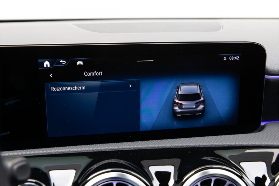 Mercedes-Benz A-Klasse 180 AMG Nightpakket, Pano, Widescreen, Sfeerverlichting 19"