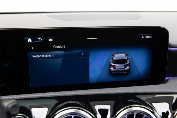 Mercedes-Benz A-Klasse 180 AMG Nightpakket, Pano, Widescreen, Sfeerverlichting 19"