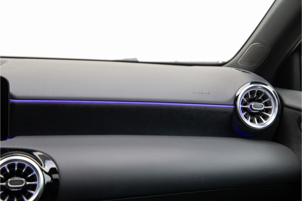 Mercedes-Benz A-Klasse 180 AMG Nightpakket, Pano, Widescreen, Sfeerverlichting 19"