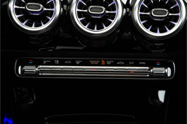 Mercedes-Benz A-Klasse 180 AMG Nightpakket, Pano, Widescreen, Sfeerverlichting 19"