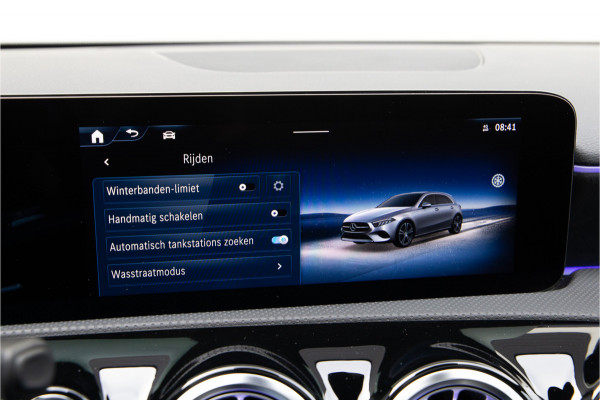 Mercedes-Benz A-Klasse 180 AMG Nightpakket, Pano, Widescreen, Sfeerverlichting 19"