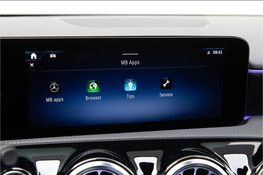 Mercedes-Benz A-Klasse 180 AMG Nightpakket, Pano, Widescreen, Sfeerverlichting 19"