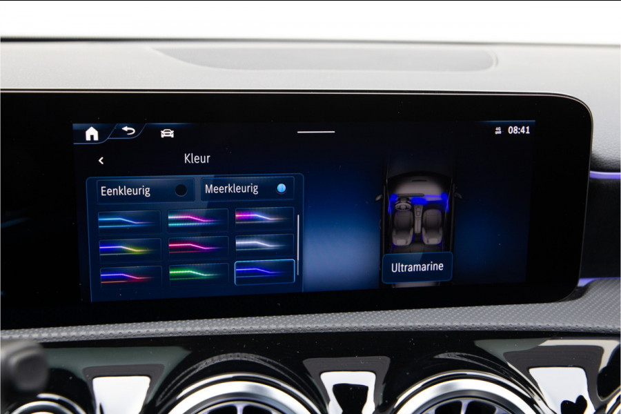 Mercedes-Benz A-Klasse 180 AMG Nightpakket, Pano, Widescreen, Sfeerverlichting 19"