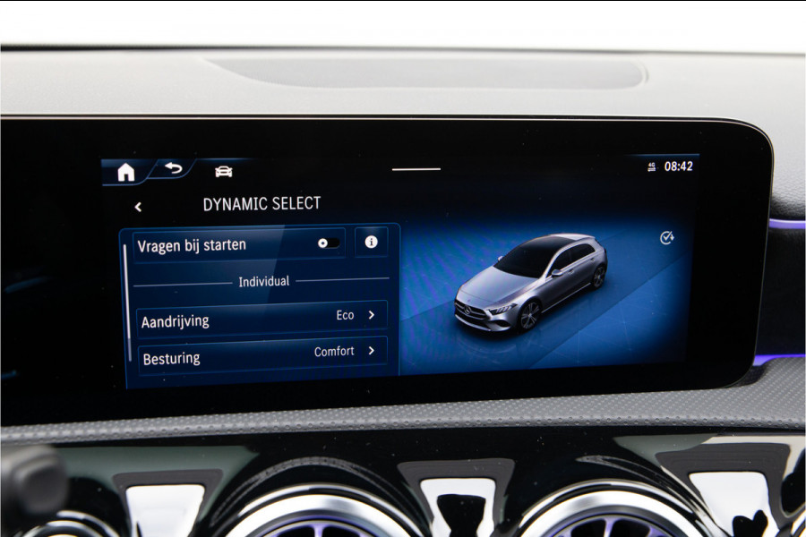 Mercedes-Benz A-Klasse 180 AMG Nightpakket, Pano, Widescreen, Sfeerverlichting 19"