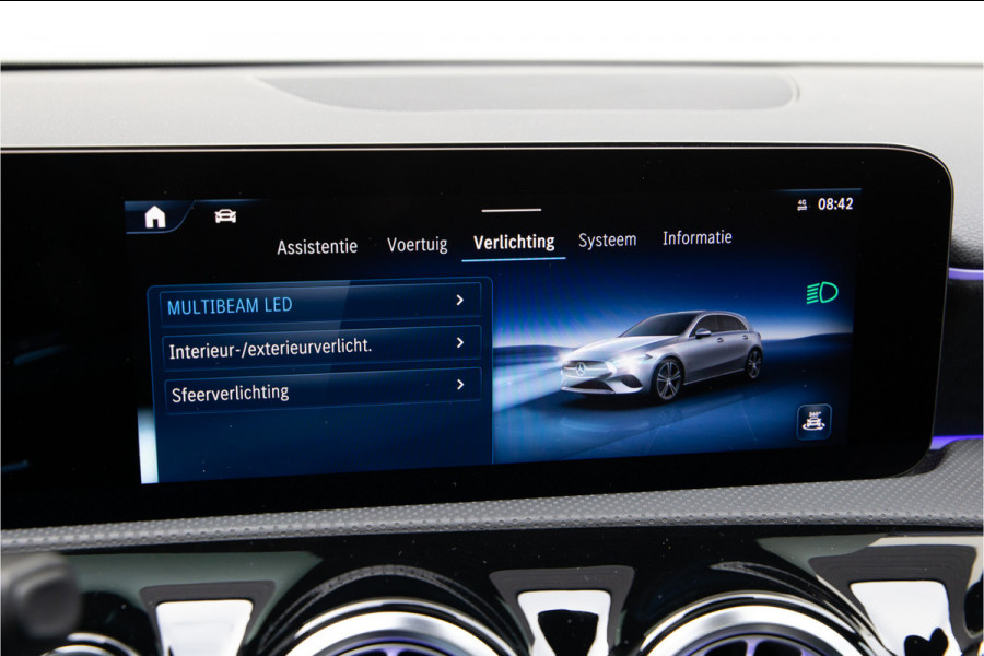 Mercedes-Benz A-Klasse 180 AMG Nightpakket, Pano, Widescreen, Sfeerverlichting 19"