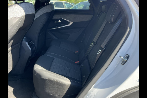 Peugeot E-3008 Allure 73 kWh SOH 96%| ACHTERUITRIJCAMERA| | KEYLESS ENTRY | WARMTEPOMP| 11.000KM! | DIGI. DASH| STOELVERWARMING| CARPLAY/ ANDROID AUTO|