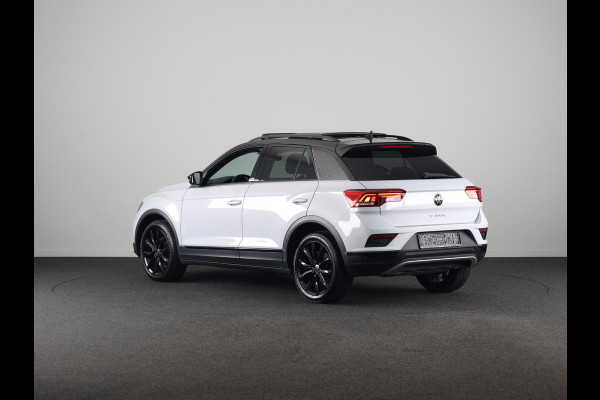 Volkswagen T-Roc 1.5 TSI Sport 150 pk Automaat (DSG) | Navigatie via App | Panoramadak | Parkeersensoren | Black Style pakket | Stoelverwarming |