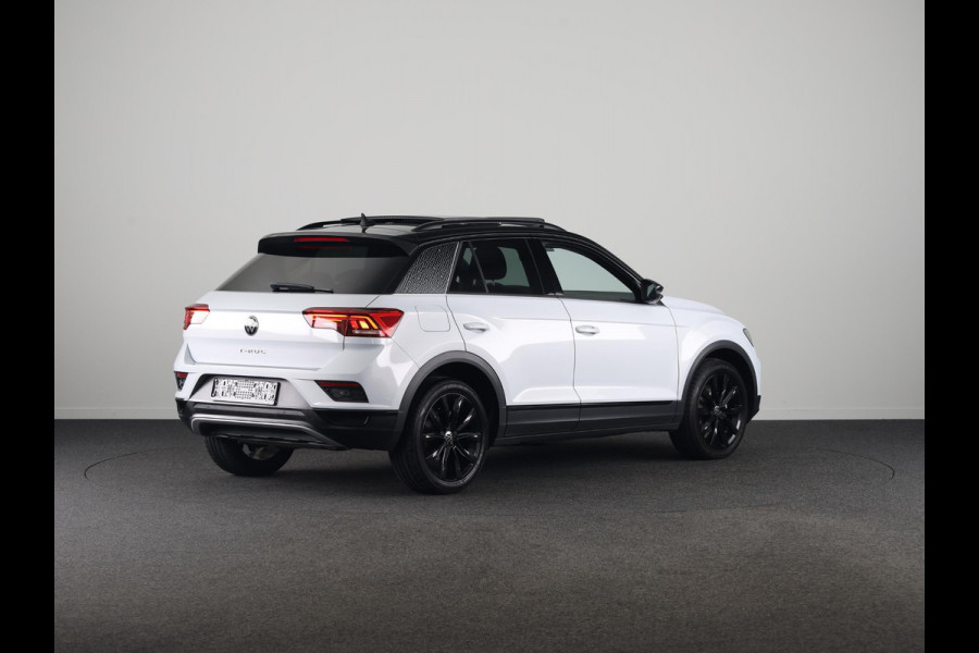 Volkswagen T-Roc 1.5 TSI Sport 150 pk Automaat (DSG) | Navigatie via App | Panoramadak | Parkeersensoren | Black Style pakket | Stoelverwarming |