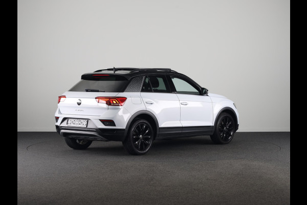 Volkswagen T-Roc 1.5 TSI Sport 150 pk Automaat (DSG) | Navigatie via App | Panoramadak | Parkeersensoren | Black Style pakket | Stoelverwarming |