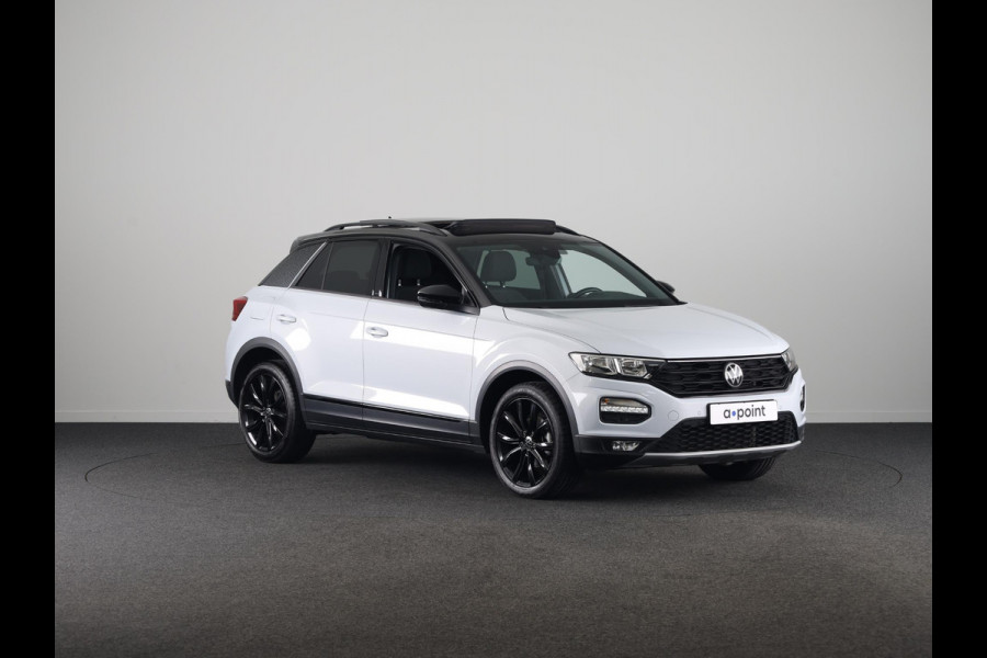Volkswagen T-Roc 1.5 TSI Sport 150 pk Automaat (DSG) | Navigatie via App | Panoramadak | Parkeersensoren | Black Style pakket | Stoelverwarming |