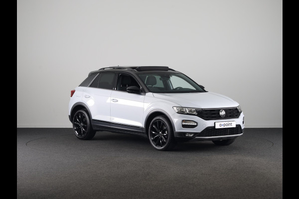 Volkswagen T-Roc 1.5 TSI Sport 150 pk Automaat (DSG) | Navigatie via App | Panoramadak | Parkeersensoren | Black Style pakket | Stoelverwarming |