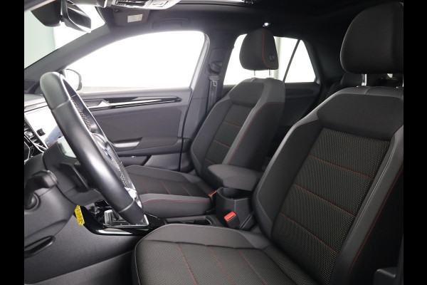 Volkswagen T-Roc 1.5 TSI Sport 150 pk Automaat (DSG) | Navigatie via App | Panoramadak | Parkeersensoren | Black Style pakket | Stoelverwarming |