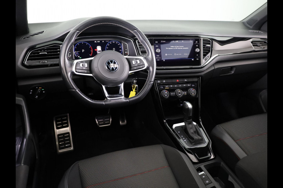 Volkswagen T-Roc 1.5 TSI Sport 150 pk Automaat (DSG) | Navigatie via App | Panoramadak | Parkeersensoren | Black Style pakket | Stoelverwarming |