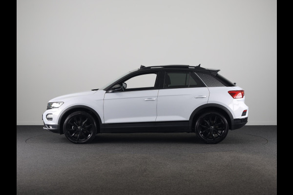 Volkswagen T-Roc 1.5 TSI Sport 150 pk Automaat (DSG) | Navigatie via App | Panoramadak | Parkeersensoren | Black Style pakket | Stoelverwarming |