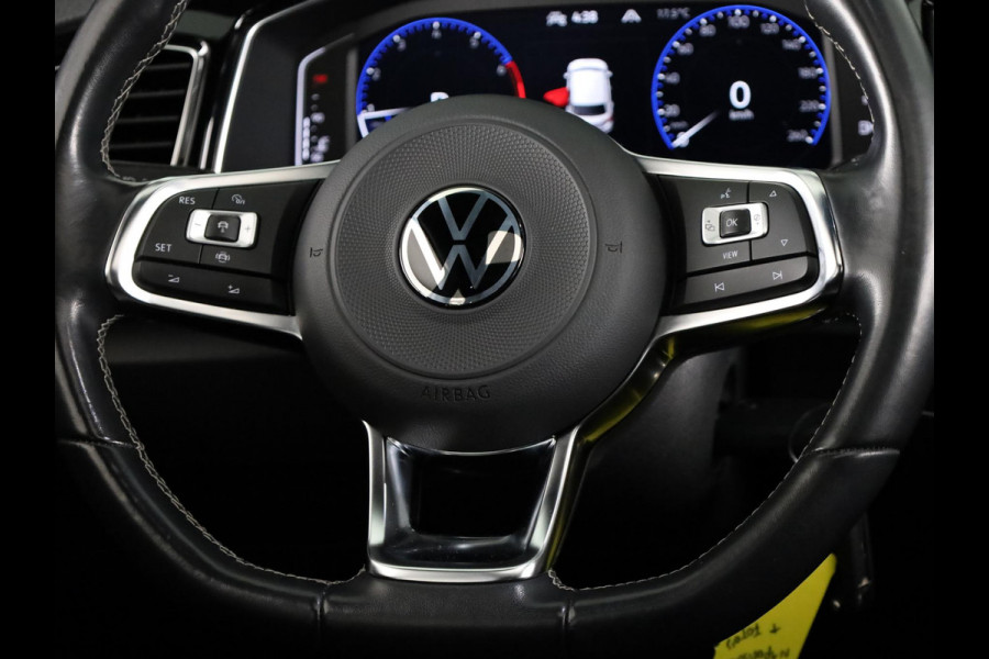 Volkswagen T-Roc 1.5 TSI Sport 150 pk Automaat (DSG) | Navigatie via App | Panoramadak | Parkeersensoren | Black Style pakket | Stoelverwarming |