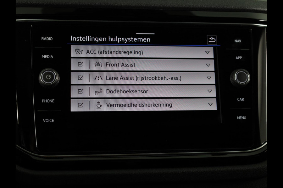 Volkswagen T-Roc 1.5 TSI Sport 150 pk Automaat (DSG) | Navigatie via App | Panoramadak | Parkeersensoren | Black Style pakket | Stoelverwarming |